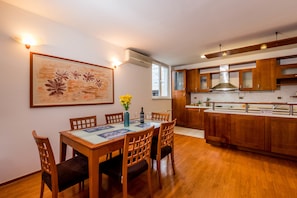 Deluxe Apartment | Private kitchen | Fridge, microwave, oven, stovetop - Apartman Summer (Split)