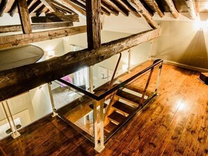 Appartement Duplex, salle de bains attenante | Vue depuis l’hébergement