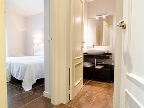 Apartamento standard, suíte | Vista da propriedade