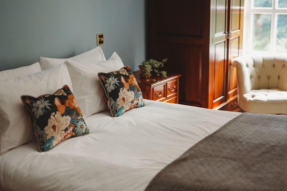 Klassieke tweepersoonskamer, en-suite badkamer, uitzicht op tuin | 1 slaapkamer