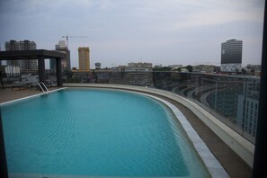 Outdoor pool - Hotel Continental Horizonte (Luanda)