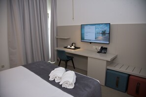 Minibar, in-room safe, desk, free WiFi - Hotel Continental Horizonte (Luanda)