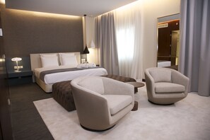 Minibar, in-room safe, desk, free WiFi - Hotel Continental Horizonte (Luanda)