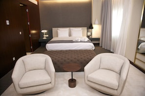 1 Schlafzimmer, Minibar, Zimmersafe, Schreibtisch