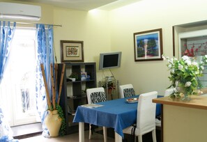 Standard Apartment, Balcony, City View | Living area