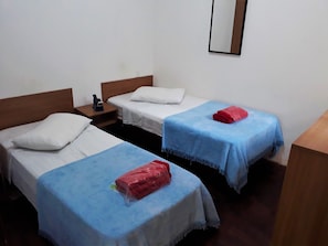 Standard Twin Room, 2 Twin Beds, Non Smoking | Minibar, free WiFi, bed sheets