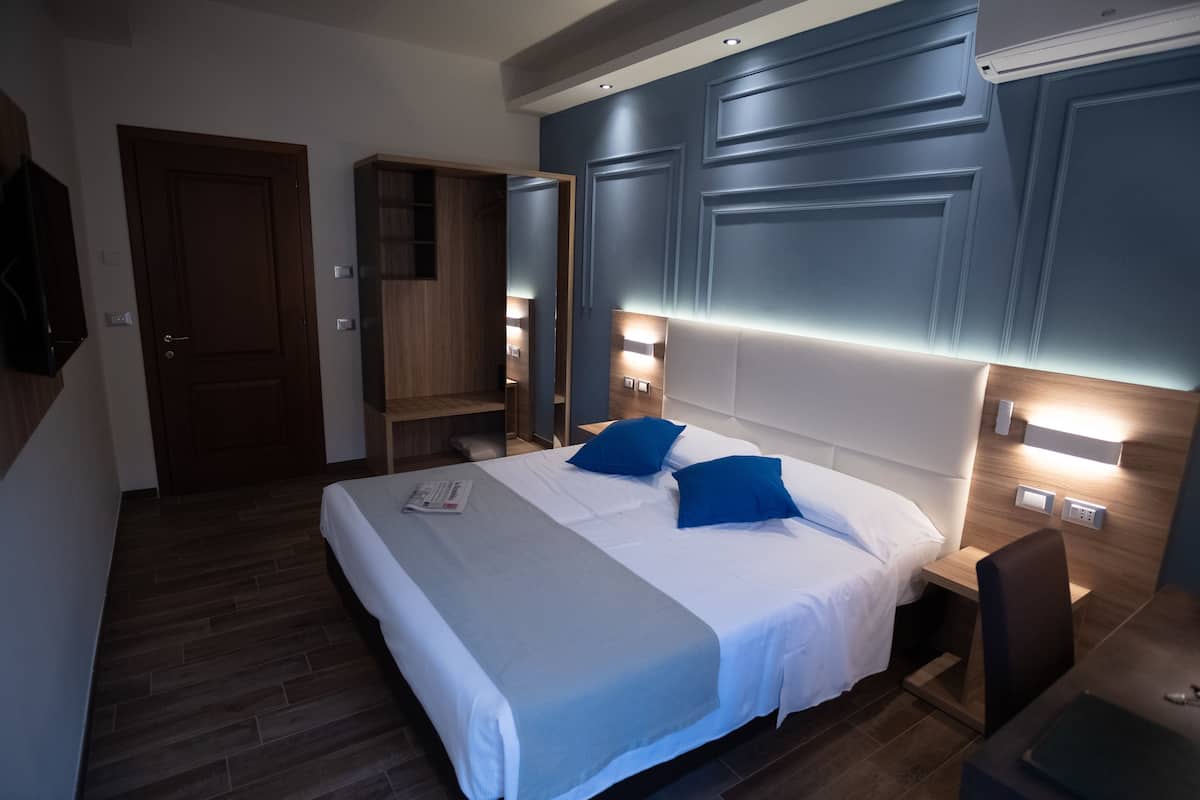 Deluxe Double Room | In-room safe, desk, blackout drapes, iron/ironing board