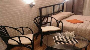 Yksilöllisesti kalustettu, pimennysverhot, silitysrauta/-lauta