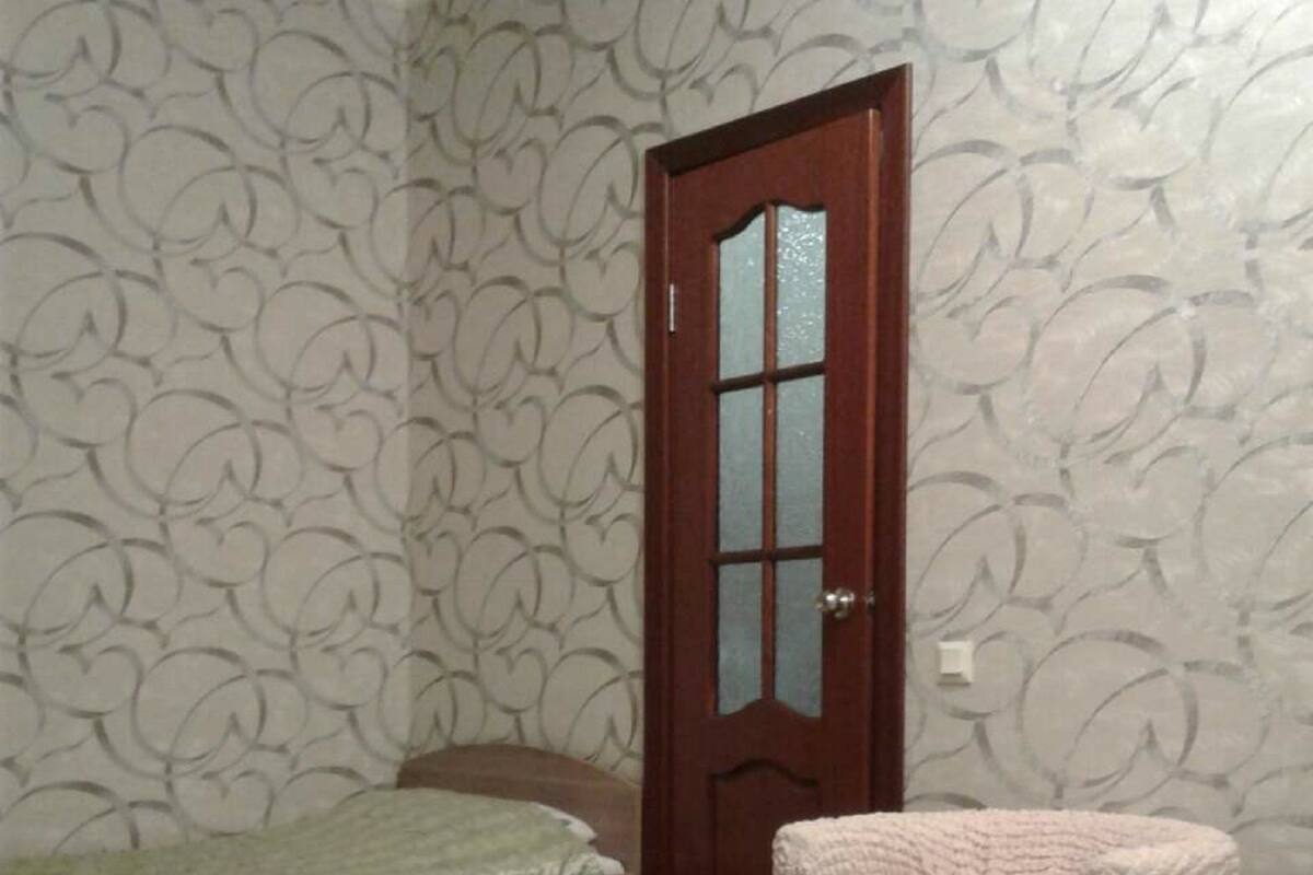 Individually furnished, blackout curtains, iron/ironing board, free WiFi