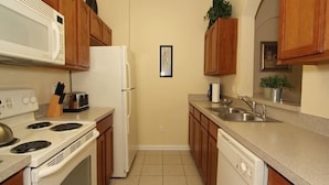 Family Townhome, Kitchen, Garden Area | Private kitchen | Stovetop, dishwasher, cookware/dishes/utensils - Ov2314 - Windsor Hills Resort - 3 Bed 2 Baths Townhome (Kissimmee)