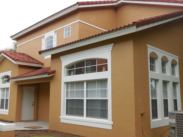 Perhepientalo, parveke, puutarha-alue | Ulkopuoli