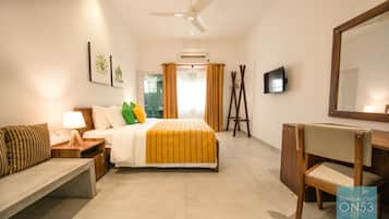 Deluxe Double Room, 1 King Bed, Non Smoking, Ensuite | Egyptian cotton sheets, premium bedding, down comforters, pillowtop beds