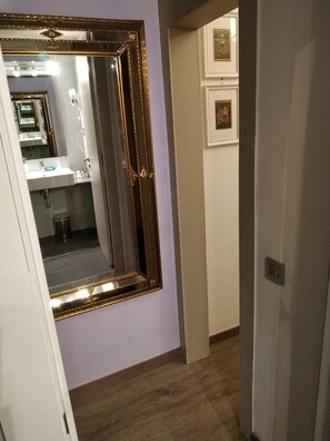 Bathroom - Hotel Ginebra (Barcelona)