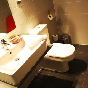 Bathroom - Hotel Ginebra (Barcelona)