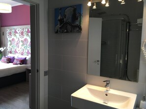 Bathroom - Hotel Ginebra (Barcelona)