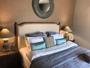 别墅 | 3 多间卧室、特色装修、特色家居、办公桌