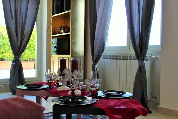 Apartment, 1 Bedroom | In-room dining