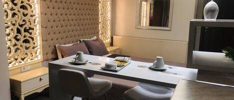 Hochwertige Bettwaren, individuell dekoriert, individuell eingerichtet