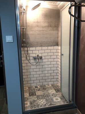 Deluxe Double Room | Bathroom shower - Lizzia Butik Otel (Istanbul)