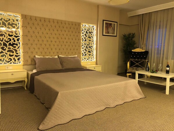 Deluxe Double Room | Premium bedding, individually decorated, individually furnished, desk - Lizzia Butik Otel (Istanbul)