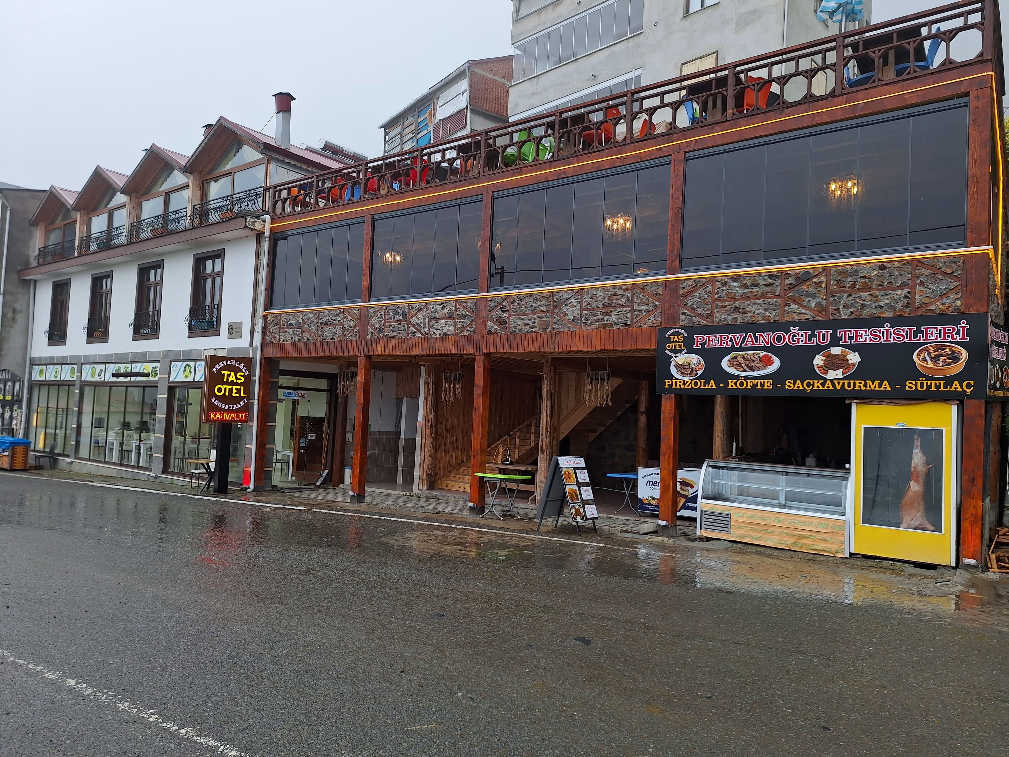 breakfast, lunch and dinner served