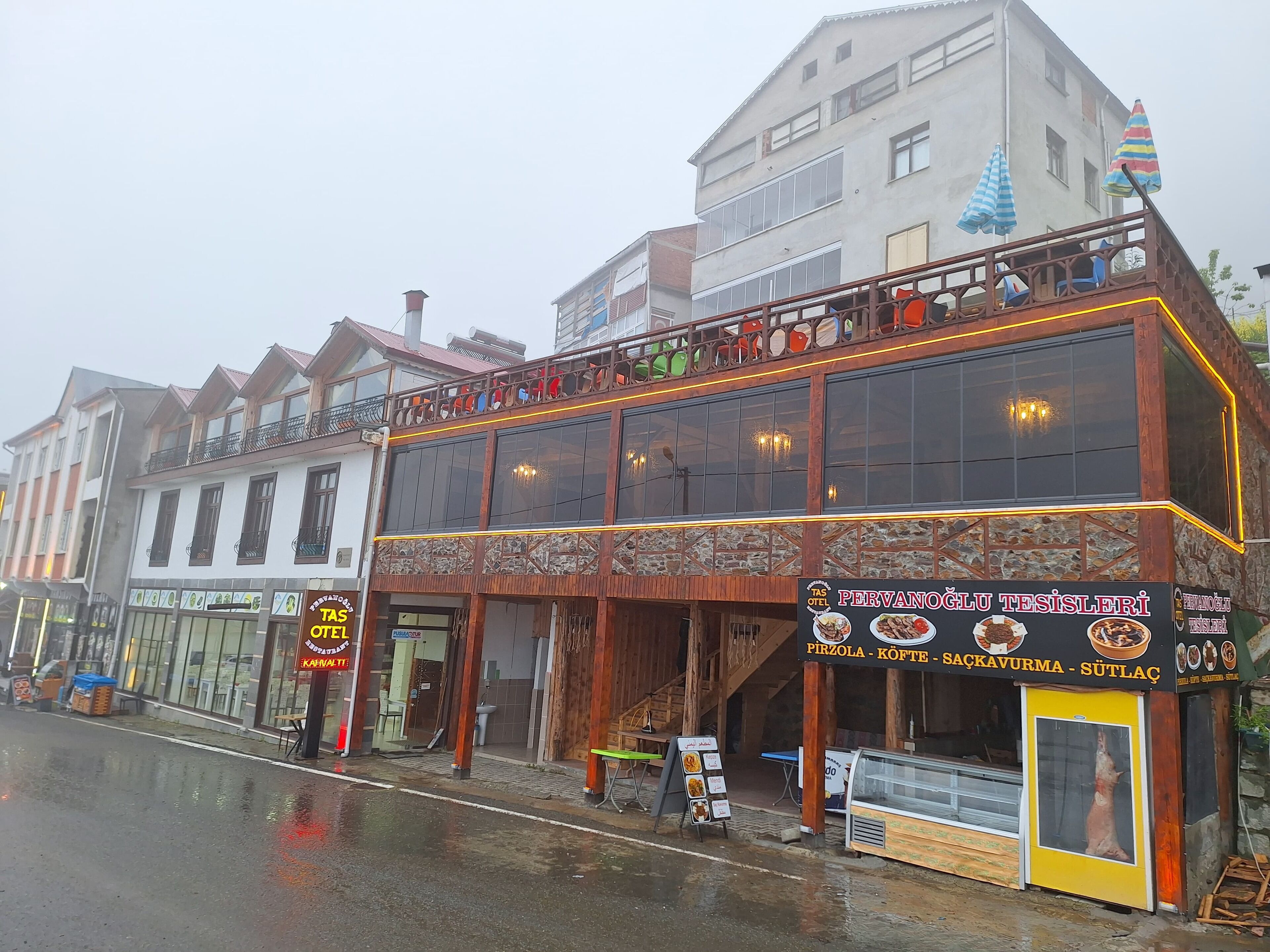 breakfast, lunch and dinner served