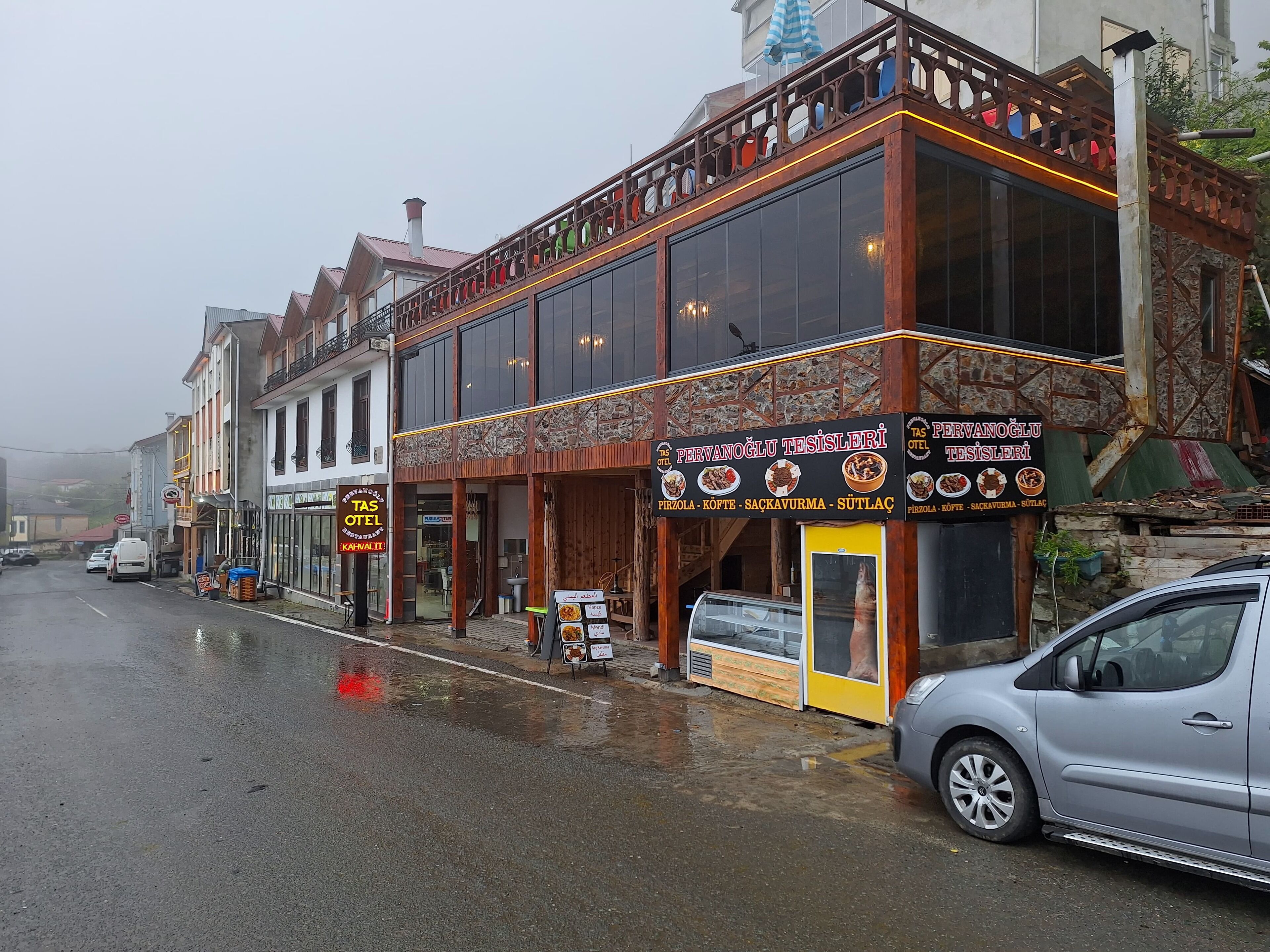 breakfast, lunch and dinner served