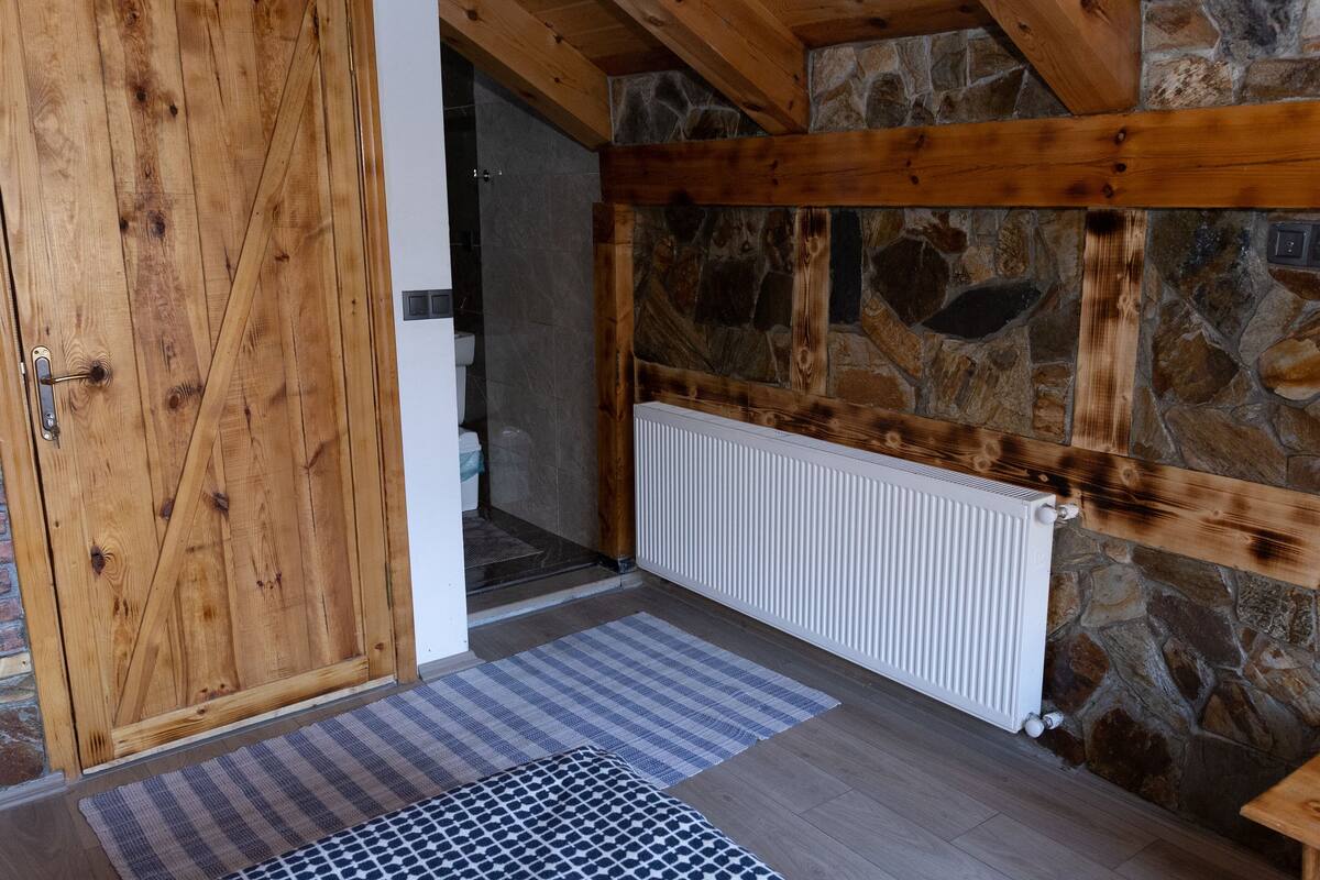 economy double room | in-room safe, individually decorated, soundproofing, iron/ironing board