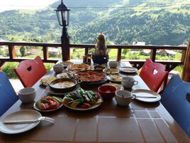 Alimentos y bebidas