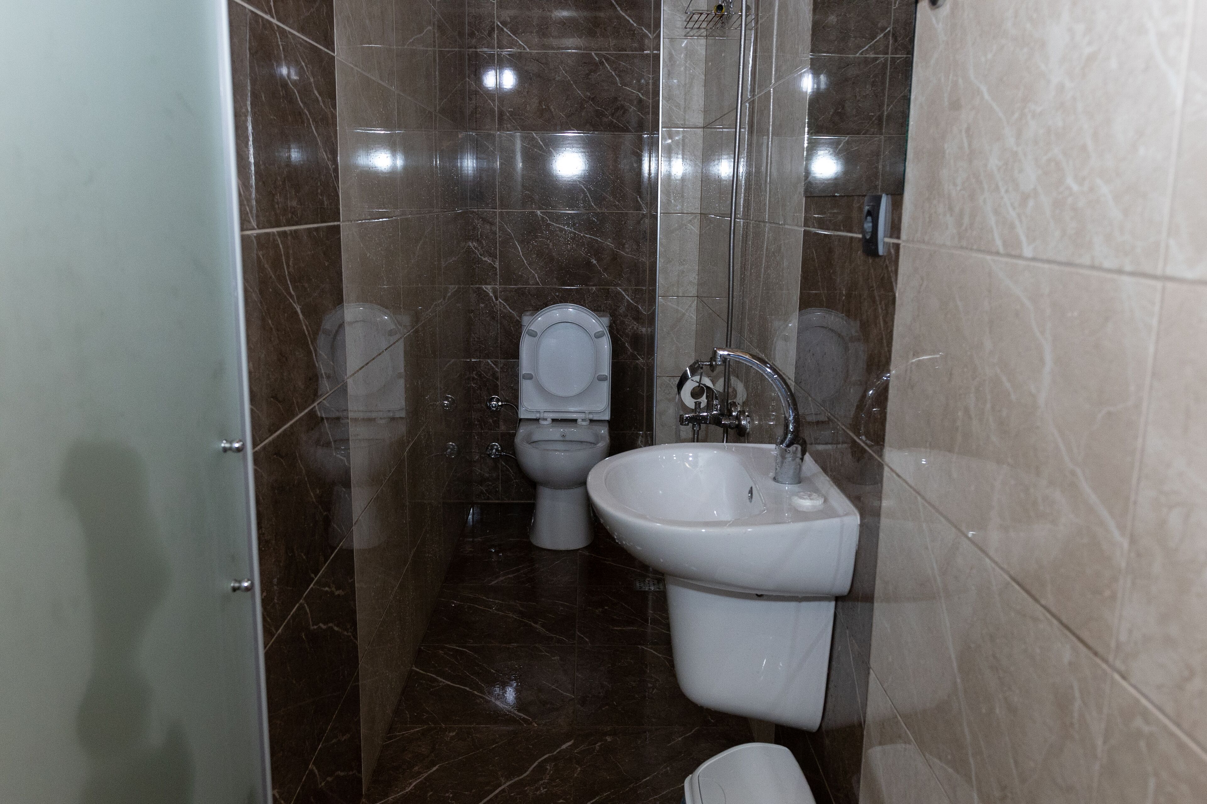 shower, free toiletries, hair dryer, slippers