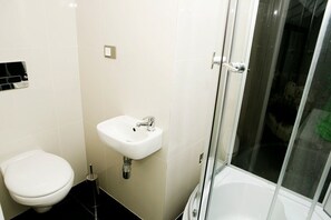 Classic Double Room, 1 King Bed, Non Smoking, Courtyard View | Bathroom | Shower, towels - Studio Rental Central Warsaw (Warsaw)