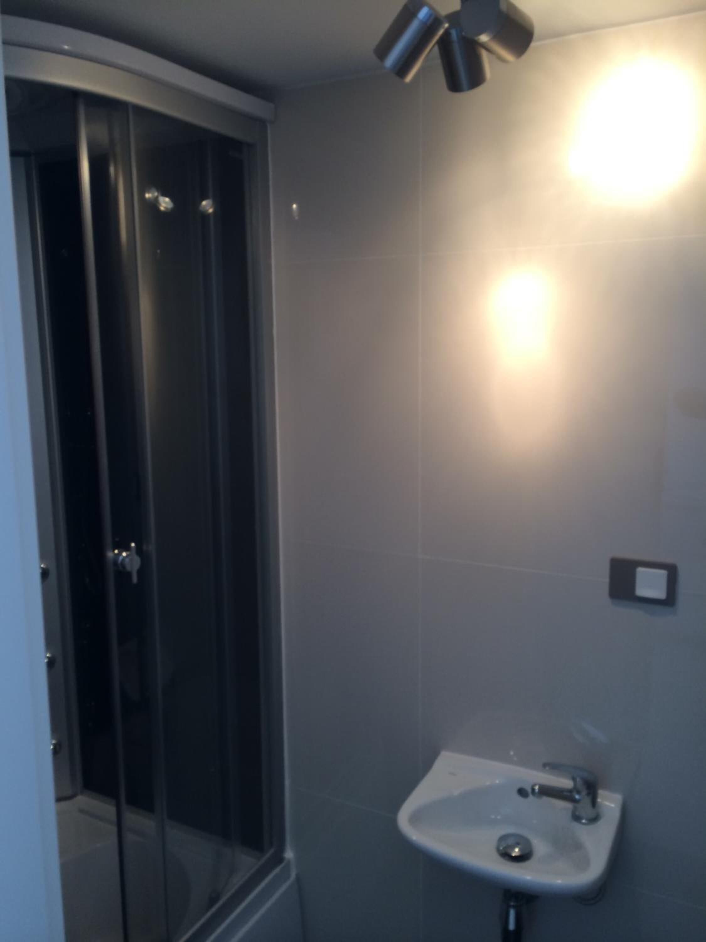 Shower, towels