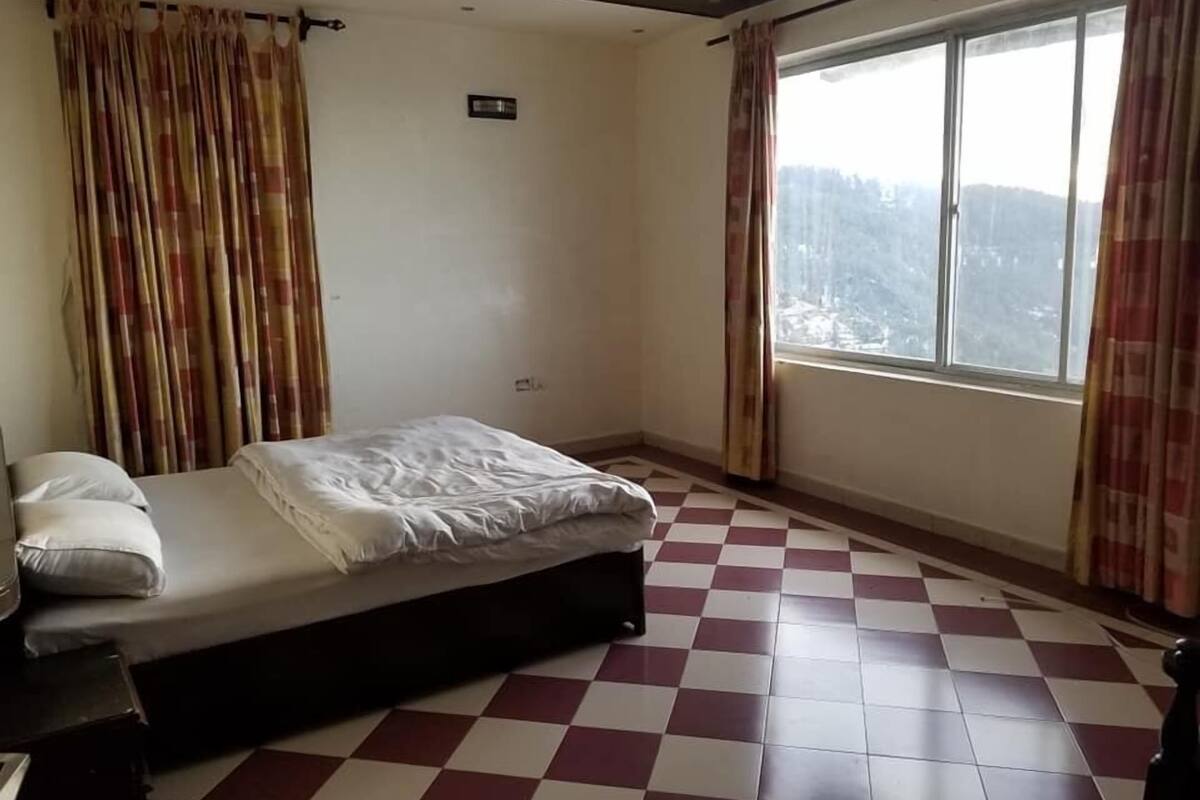 Exclusive Suite, 1 Queen Bed, Non Smoking, Mountain View
