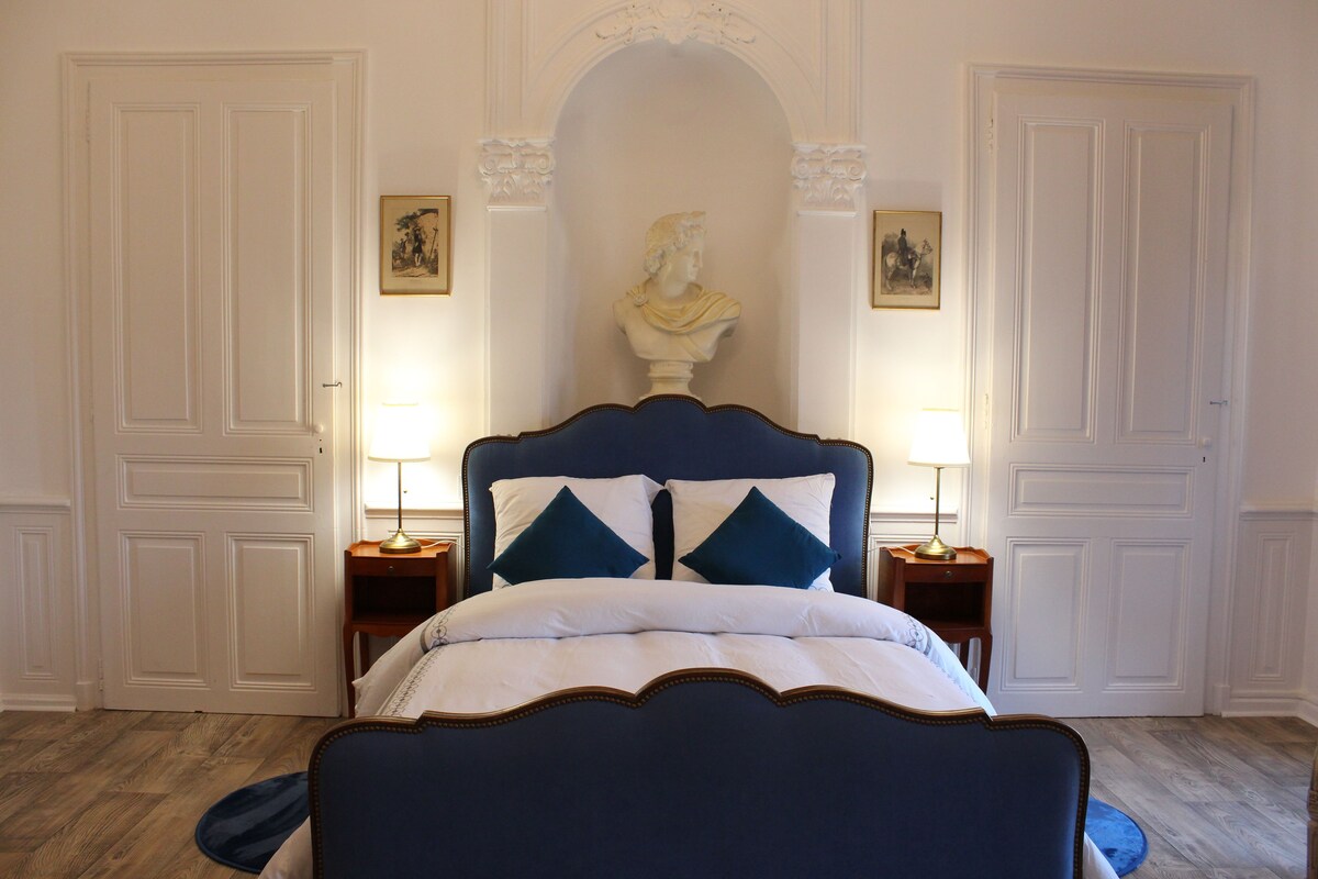 Doppelzimmer (Napoléon) | Individuell dekoriert, individuell eingerichtet, Bügeleisen/Bügelbrett