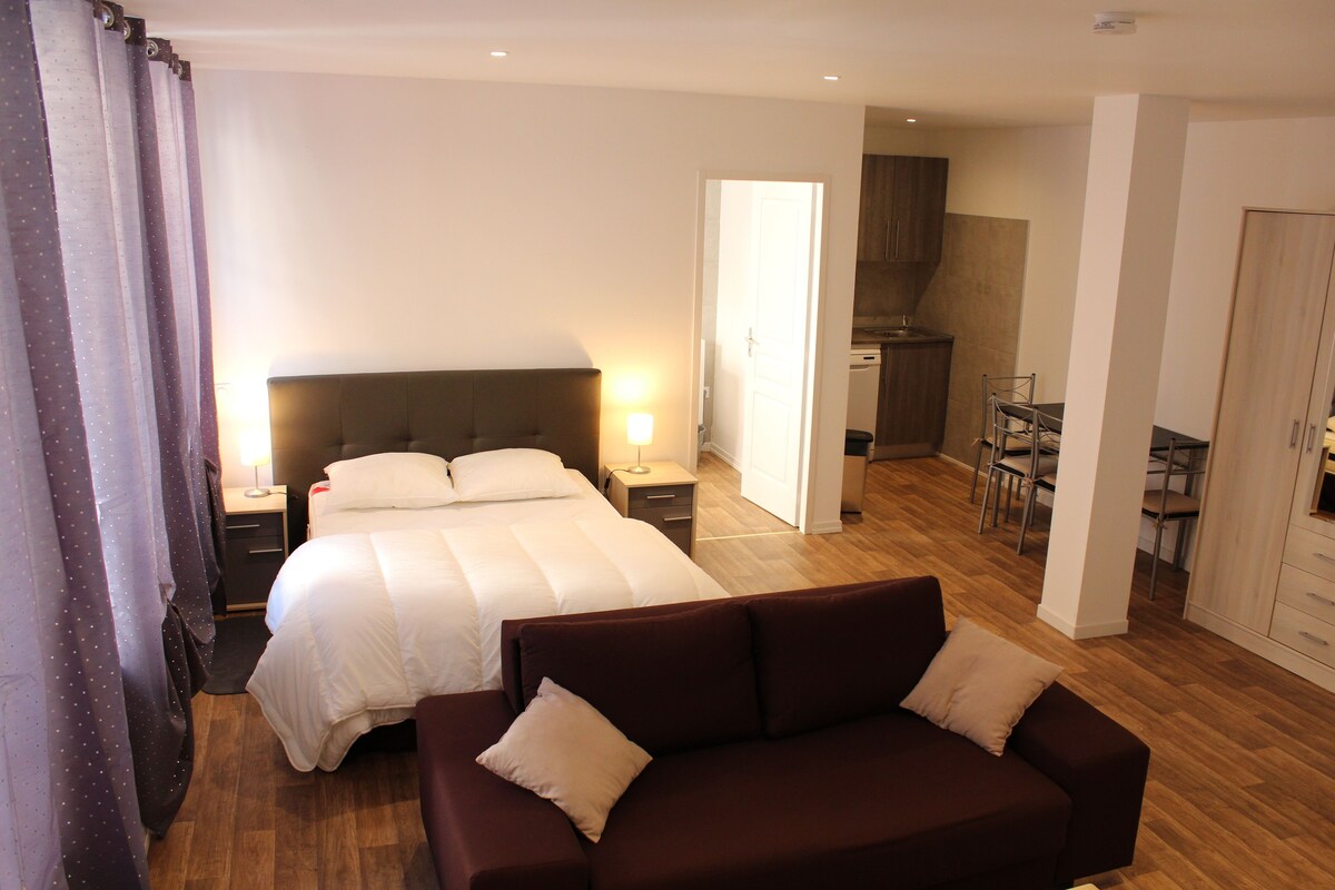 Apartment (Du Barry) | Individuell dekoriert, individuell eingerichtet, Bügeleisen/Bügelbrett