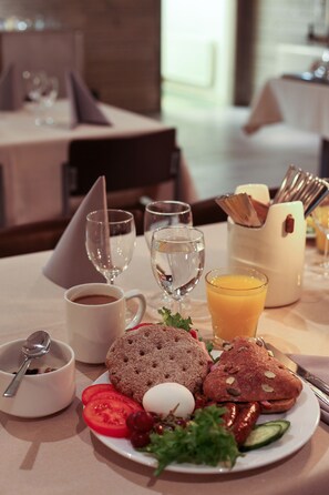 Free daily local cuisine breakfast  - Hotel Metsähirvas (Rovaniemi)