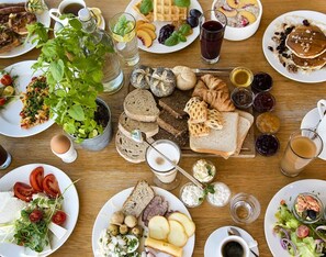 Free daily buffet breakfast