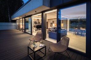 Exclusive Villa, 2 Bedrooms, Lake View (Terrace 65m²) | Terrace/patio - Lemon Resort Spa (Grodek Nad Dunajcem)