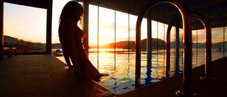 室内游泳池,室外游泳池,免费小屋,池畔遮阳伞