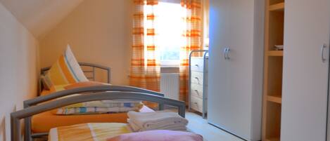 Bureau, fer et planche à repasser, lit parapluie, Wi-Fi gratuit