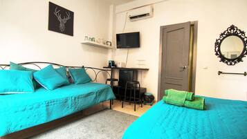 Quadruple Room, Shared Bathroom (1 room in a shared apartment - Ancon)
