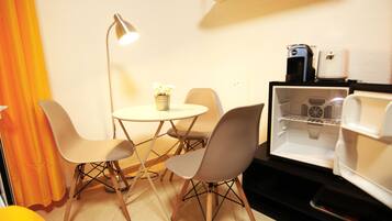 Quadruple Room, Shared Bathroom (1 room in shared apartment - Varadero) | Free WiFi, bed sheets