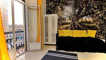 Quadruple Room, Shared Bathroom (1 room in shared apartment - Varadero) | Free WiFi, bed sheets