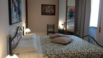 Bureau, Wi-Fi gratuit, draps fournis