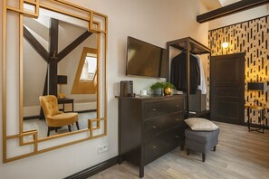 In-room safe, blackout curtains, iron/ironing board, free WiFi - Golden Prague Rooms (Prague)