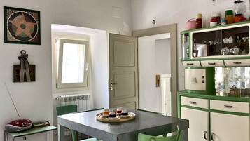 Fridge, stovetop, dishwasher, toaster