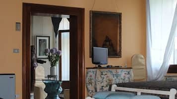 Minibar, desk, cribs/infant beds, rollaway beds