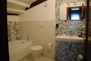 Suite Sénior, 1 chambre, vue canal | Salle de bain