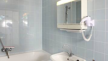 Apartment, 1 Bedroom (Vide) | Bathroom | Shower, towels, toilet paper
