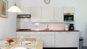 Apartment, 1 Bedroom (Vide) | Private kitchen | Fridge, microwave, stovetop, espresso maker